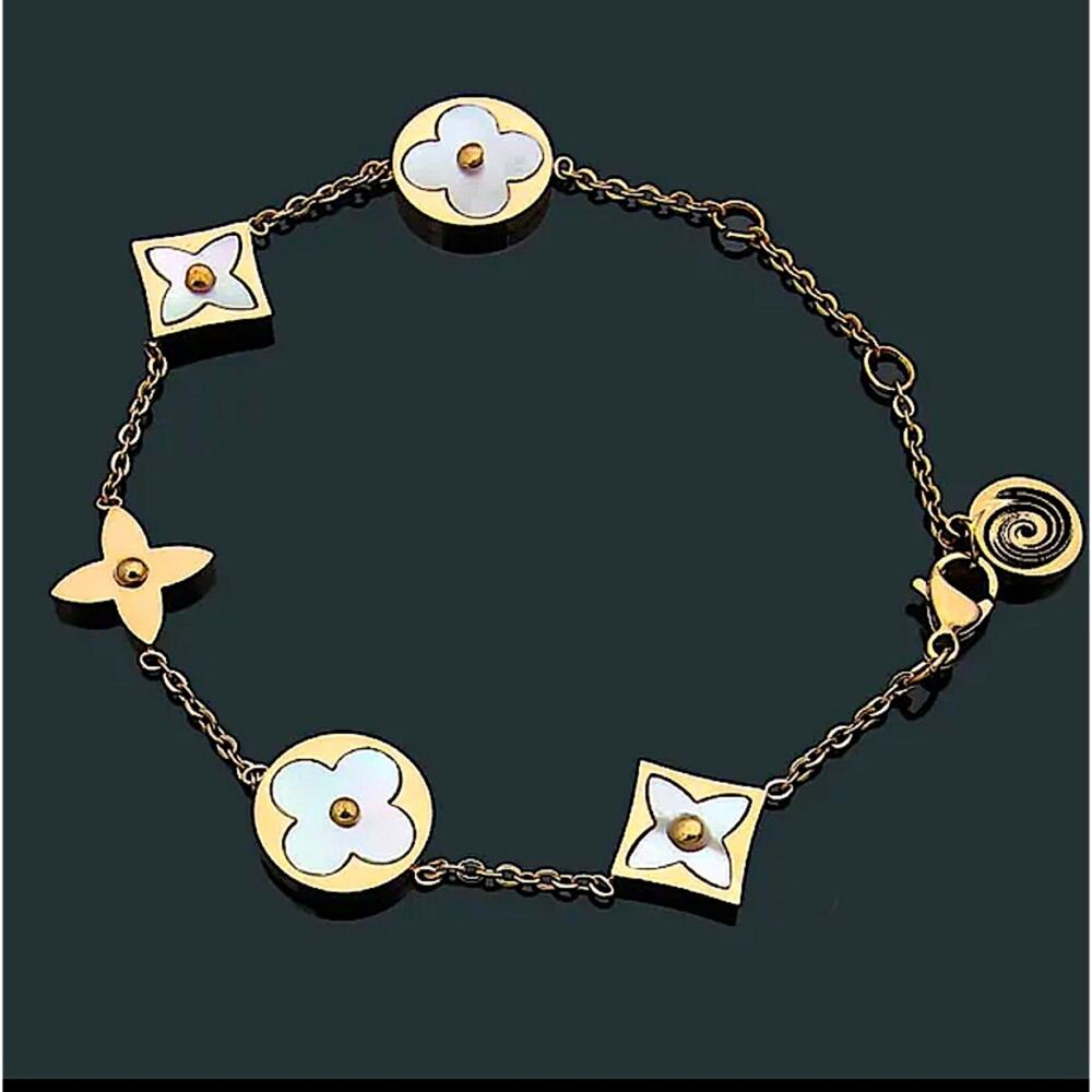 Gold Four Leaf Clover Bracelet, Charm, LV Luxury Chain Link Gift Gir… - Picture 6 of 8